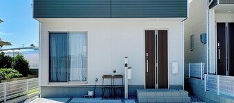 Tanzhage in a newly built house in the countryside near the sea.