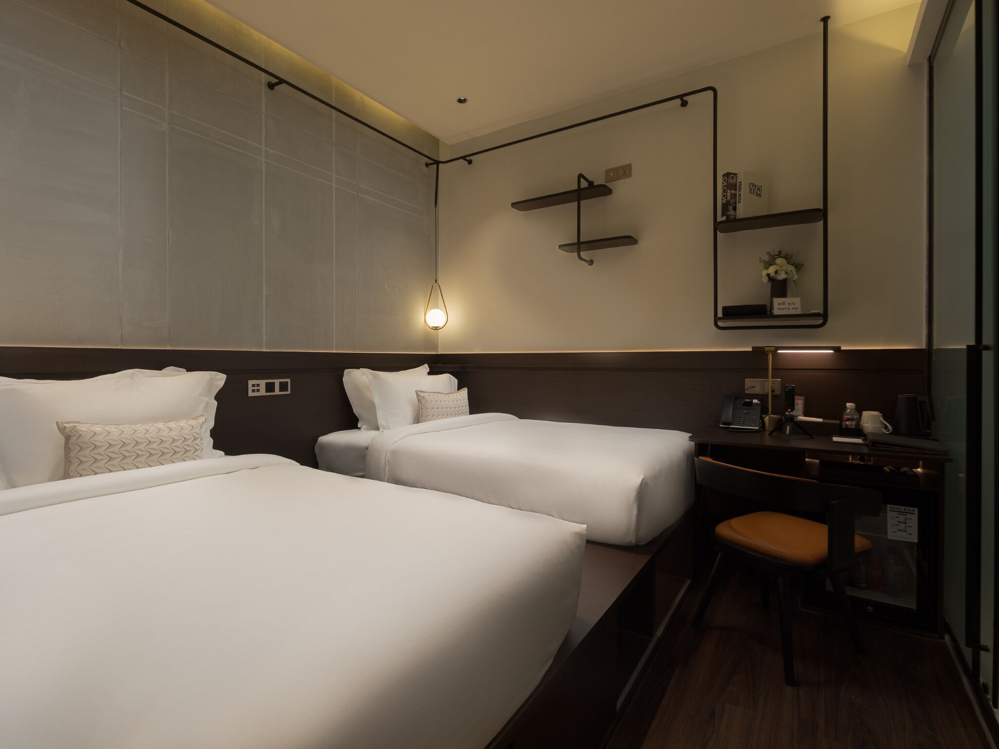 Habitación estándar con 2 camas individuales | Ropa de cama hipoalergénica y edredones de plumas