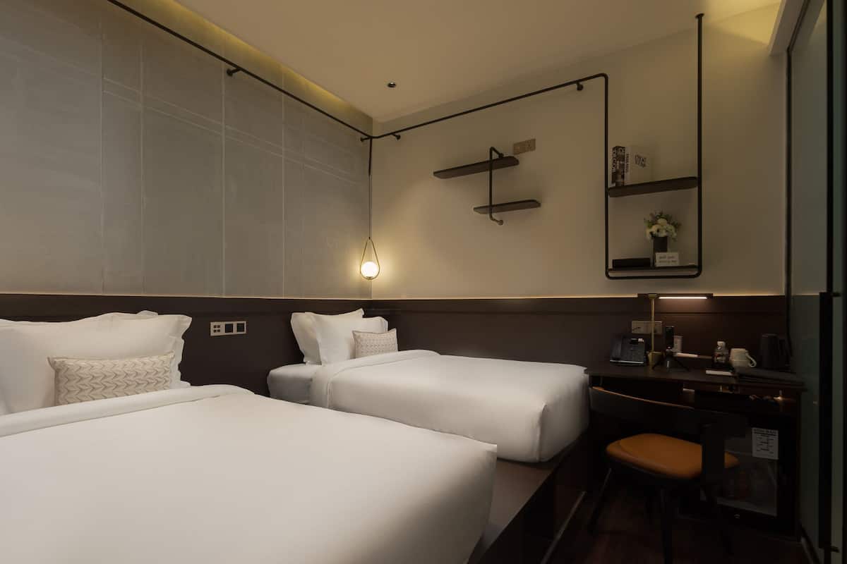 スタンダード ツインルーム | 低刺激性寝具、羽毛の掛け布団、セレクト コンフォート製ベッド、ミニバー