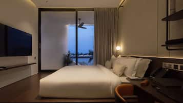 Dobbeltrom – deluxe, balkong, elveutsikt | Allergitestet sengetøy, dundyner og senger med Select Comfort-madrass