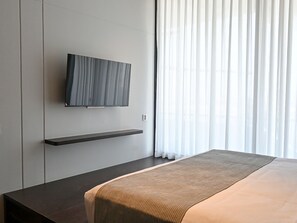 Habitación Deluxe doble, balcón, vistas al río | Ropa de cama hipoalergénica y edredones de plumas