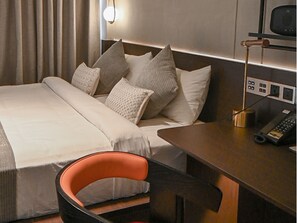 غرفة ديلوكس مزدوجة - بشرفة - بمنظر للنهر | ملاءات للفراش لا تسبب الحساسية وألحفة محشوة بالريش وأسرّة سليكت كومفورت