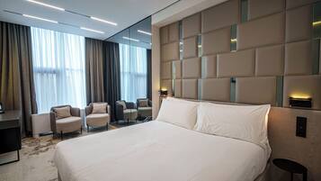 Standard Quadruple Room | In-room safe, desk, free WiFi