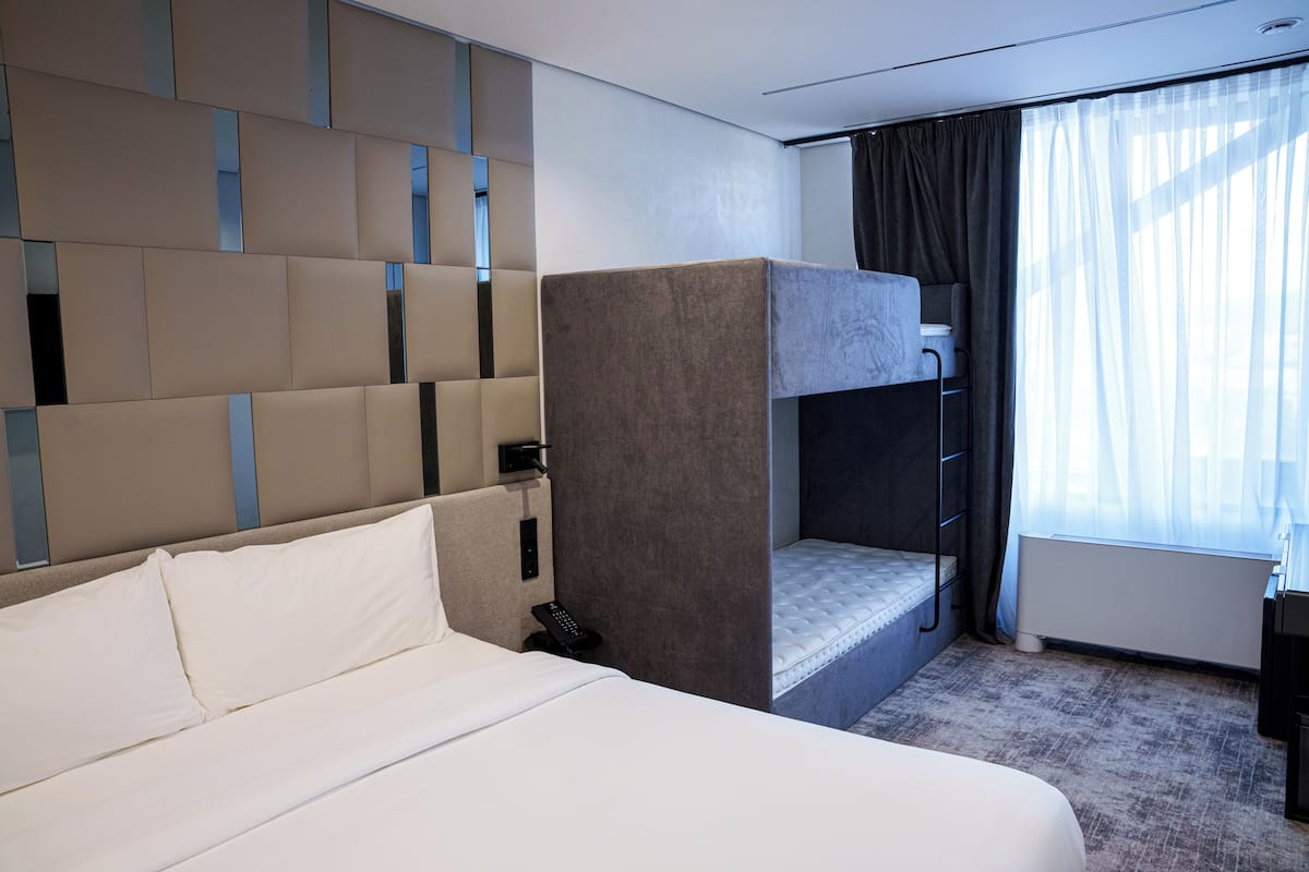Family Quadruple Room | In-room safe, desk, WiFi (free)
