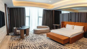 Luxury Suite | In-room safe, desk, free WiFi