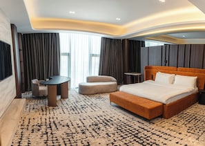 Suite Luxe | Coffres-forts dans les chambres, bureau, Wi-Fi gratuit