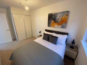 Iron/ironing board - Contemporary 2‑Bed – Gateway to the Cotswolds (Swindon)