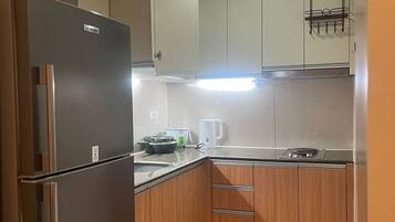 Condo, Balcony, Ocean View | Private kitchen | Full-size fridge, microwave, stovetop, cookware/dishes/utensils