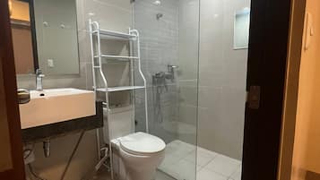 コンドミニアム バルコニー オーシャンビュー | バスルーム | ヘアドライヤー、タオル、石鹸、シャンプー