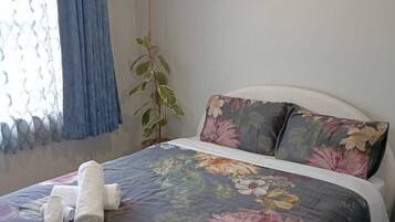 Iron/ironing board, WiFi, bed sheets