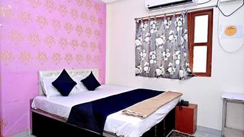 Standaard kamer | Een bureau, een laptopwerkplek, gratis wifi