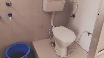 Standard Room | Bathroom