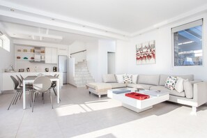 Smart TV - Villa in Rhodes with Infinity Pool & BBQ (Kalythies)
