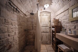 Dusche, Haartrockner, Bidet