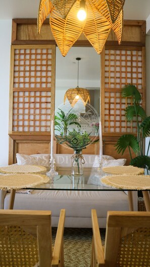 Dining - Cozy Stay 3 min to Rockwell with City View, Pool, Parking (Mandaluyong City)