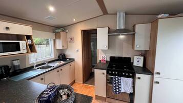 Refrigerador, microondas, horno, cafetera/tetera