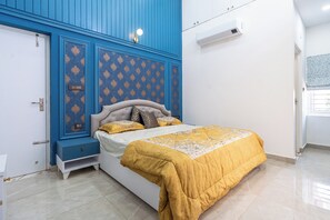 4 bedrooms, iron/ironing board, WiFi, bed sheets - Halcyon Haven: American Luxury in Kerala Serenity (Cochin)