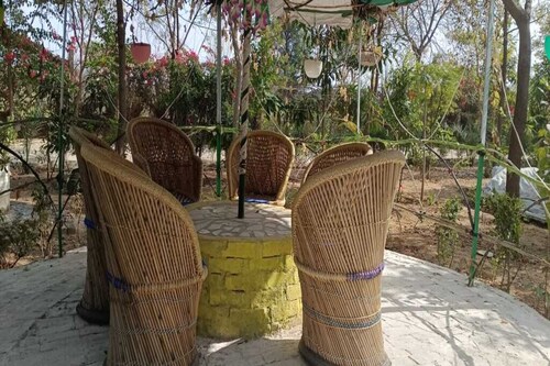 Charming farmhouse in peaceful countryside overlooking Aravalli
