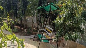 Children’s area - Charming farmhouse in peaceful countryside overlooking Aravalli (Jharli)
