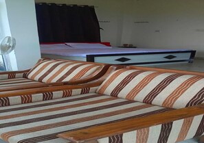 Fer et planche à repasser, Wi-Fi, literie fournie