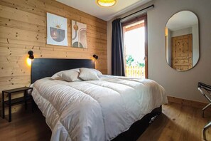2 habitaciones y tabla de planchar con plancha 