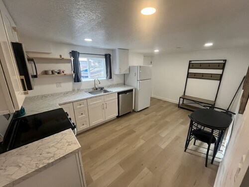 Cozy 1-bedroom basement apartment in downtown Lehi