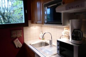 Fridge, microwave, oven, stovetop - Apartment in Orée du Bois near Village Center (LE GRAND BORNAND)