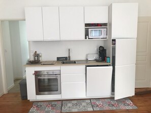 Geladeira, micro-ondas, fogão, cooktop