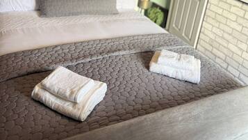 3 chambres, fer et planche à repasser, accès Internet, draps fournis