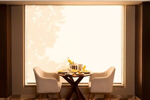 Lobby sitting area - Foxtrail Sector 60- AM Hotel Kollection (Sohna)