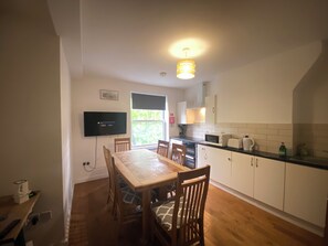 Private kitchen - Luxurious 4 Bedroom Apartment in Heart of London (London)