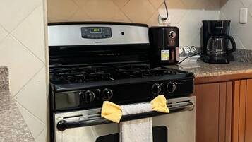 KylskÄp, mikrovÄgsugn, ugn och spishÀll