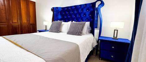 3 soverom, strykejern/-brett, internettilgang og sengetøy