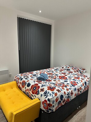 1 bedroom, iron/ironing board, Internet, bed sheets - London 1 bed Luxe flat Ilford Beautiful (Ilford)