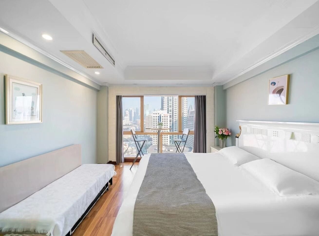 Suíte superior, vista para a cidade | Vista do quarto