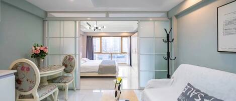 Classic Double Room, City View | Living room