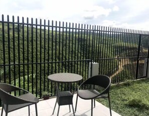 Exclusive Villa, Balcony, Mountain View | Balcony - G&R Talisay Property (Talisay)