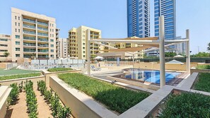 Lyxlägenhet - balkong - utsikt mot trädgården | Strykjärn/strykbräda, barnsängar, gratis wi-fi och sängkläder