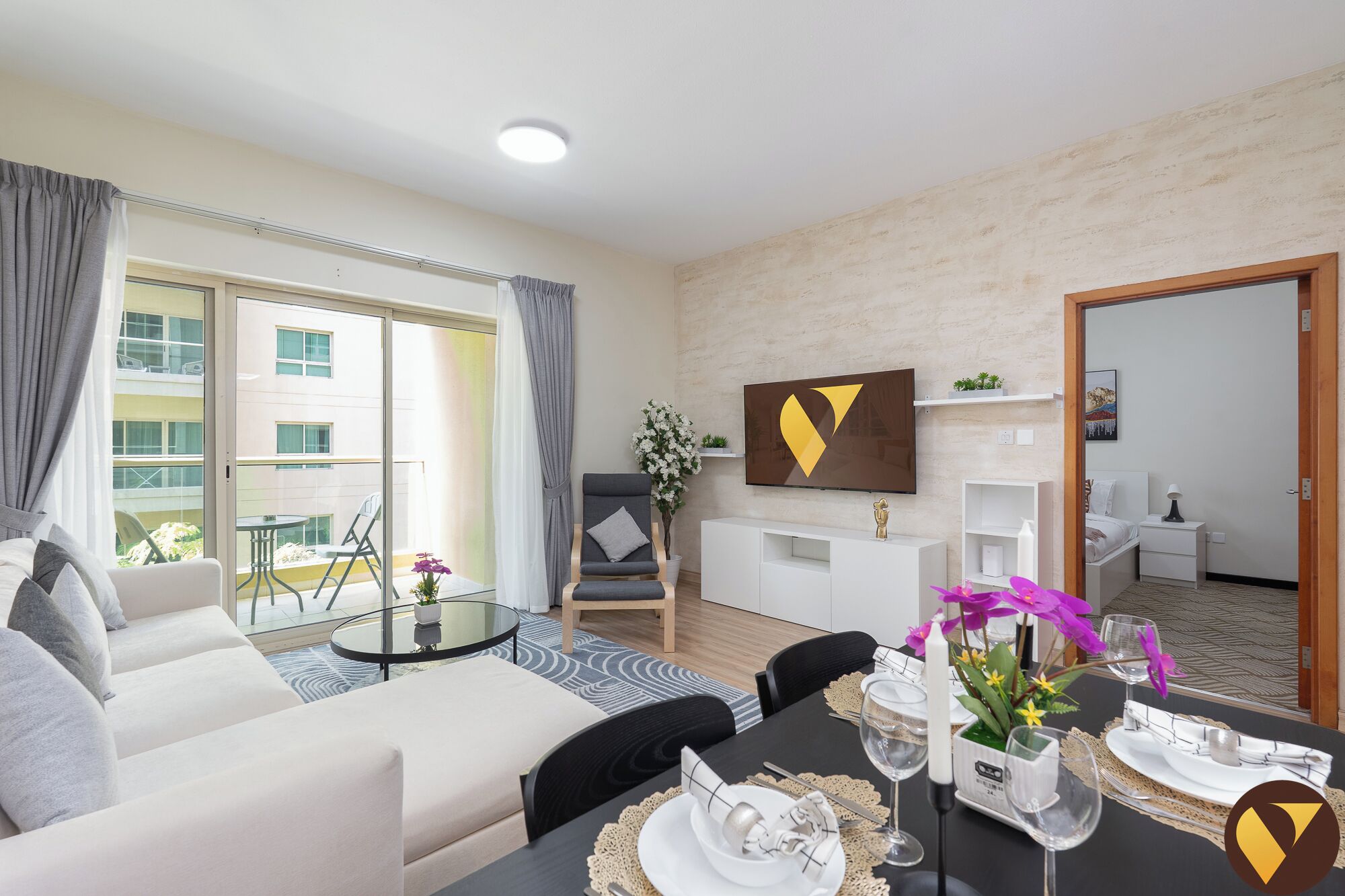 Lyxlägenhet - balkong - utsikt mot trädgården | Strykjärn/strykbräda, barnsängar, gratis wi-fi och sängkläder