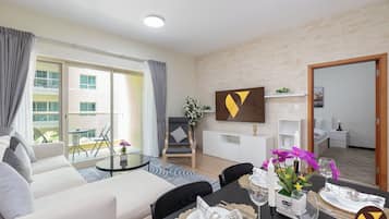 Lyxlägenhet - balkong - utsikt mot trädgården | Strykjärn/strykbräda, barnsängar, gratis wi-fi och sängkläder