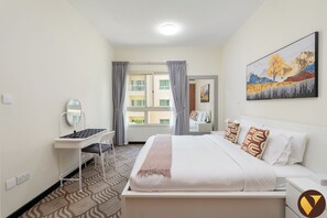Luxus apartman, erkély, kilátással a kertre | Egyiptomi pamut ágynemű, prémium ágynemű és széf a szobában