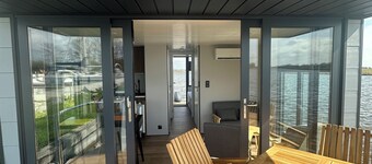 Super nice houseboat with fantastic views!