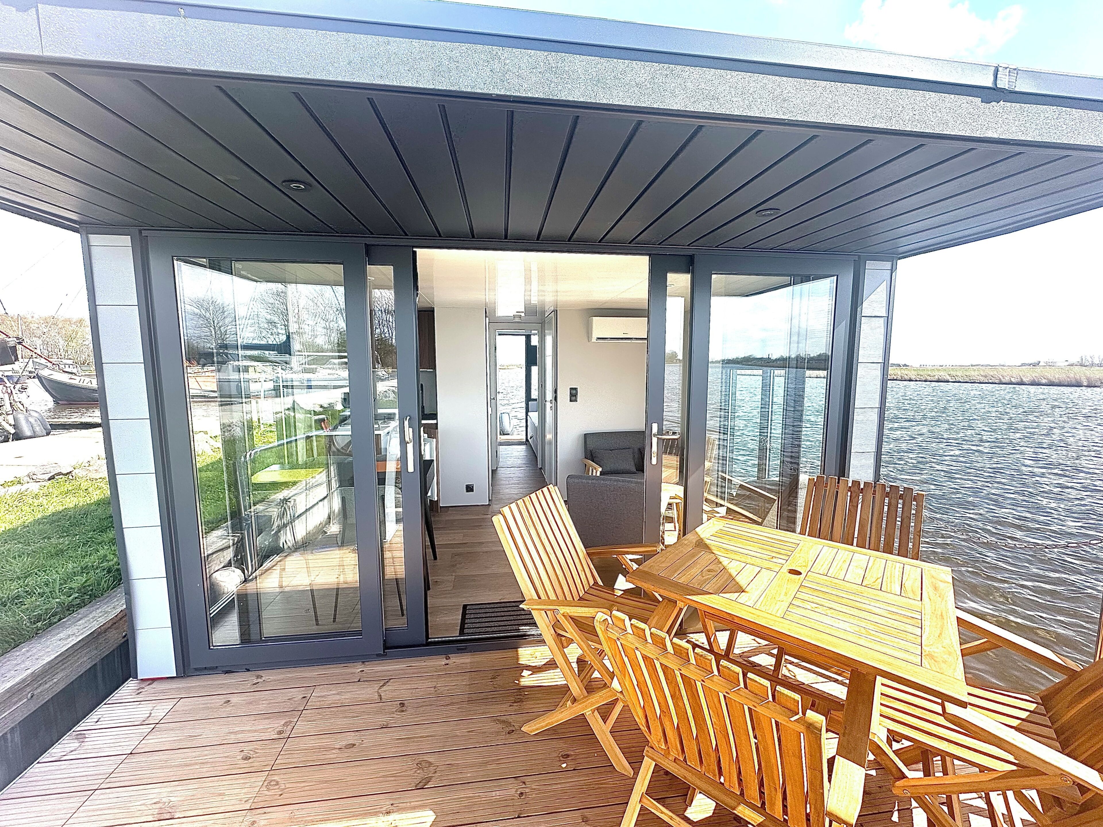 屋外ダイニングエ リア