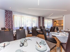 Dining - Vacation apartment Sommerstein - Pension Auhof (Alm)