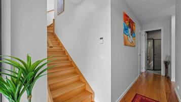 Casa, 3 habitaciones, balcón, vistas al jardín | Interior