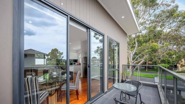 House, 3 Bedrooms, Balcony, Garden View | Outdoor dining - Luxurious 3-bedroom Townhouse in Charming Maidstone 7 KM TO CBD (Melbourne)