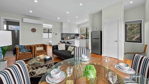 House, 3 Bedrooms, Balcony, Garden View | Living room - Luxurious 3-bedroom Townhouse in Charming Maidstone 7 KM TO CBD (Melbourne)