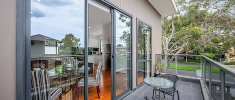 House, 3 Bedrooms, Balcony, Garden View | Outdoor dining