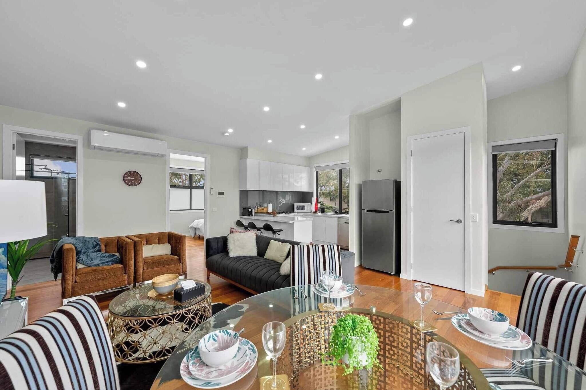 House, 3 Bedrooms, Balcony, Garden View | Living room | Books