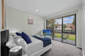 House, 3 Bedrooms, Balcony, Garden View | 3 bedrooms - Luxurious 3-bedroom Townhouse in Charming Maidstone 7 KM TO CBD (Melbourne)